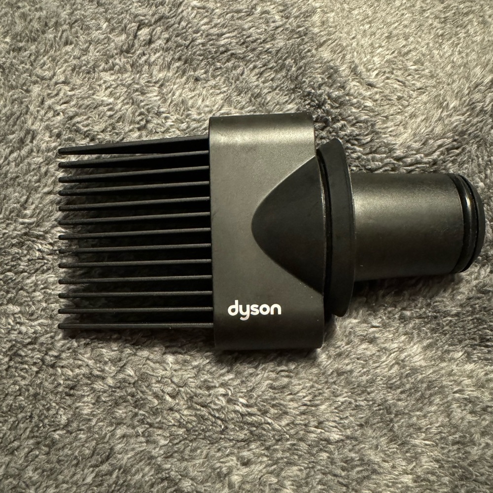 Dyson Blowdryer Smoothing attachment